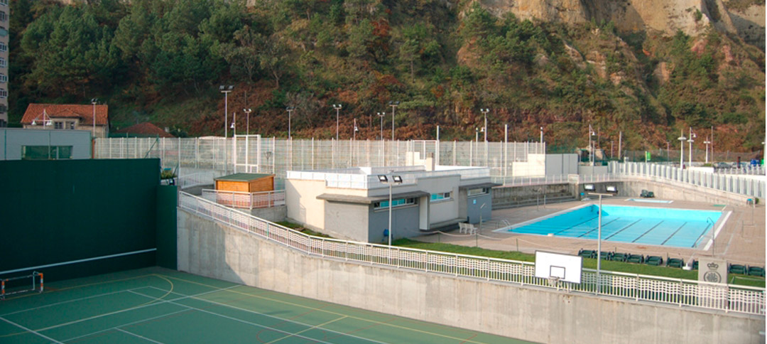 Polideportivo y piscina infantil
